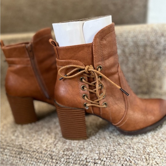 Olivia Miller Shoes - Olivia Miller Tan Lace-Up Block Heel Ankle Boots